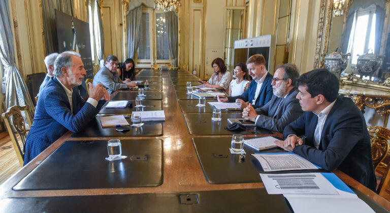 El gobierno trabaja en estrategias de financiamiento para la ampliación de sistemas de riego en 12 provincias