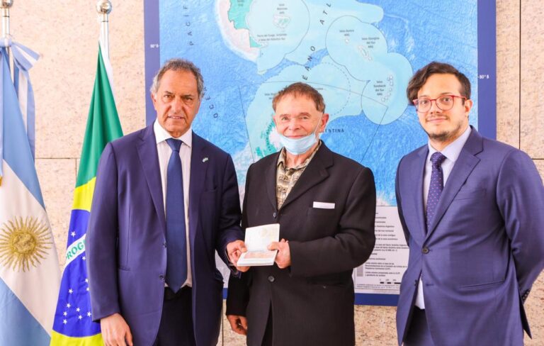 Ya son 93 los argentinos que egresaron de Ucrania