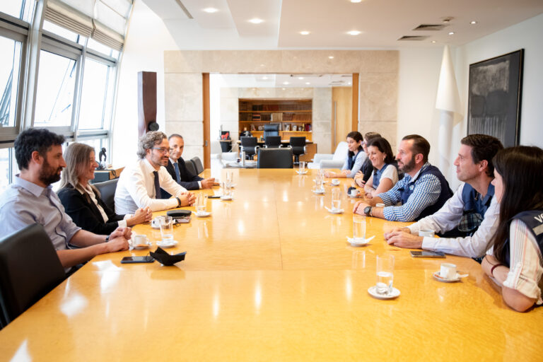 Cafiero agradeció la labor de los integrantes de la misión de cascos blancos que brindo ayuda humanitaria en Polonia y Rumania