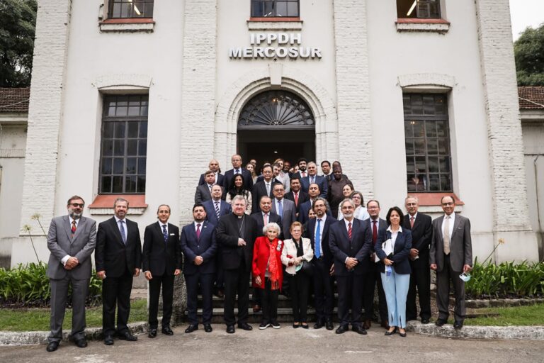 Cafiero remarcó que el servicio exterior de la noción: Defiende nuestra política de Memoria Verdad y Justicia