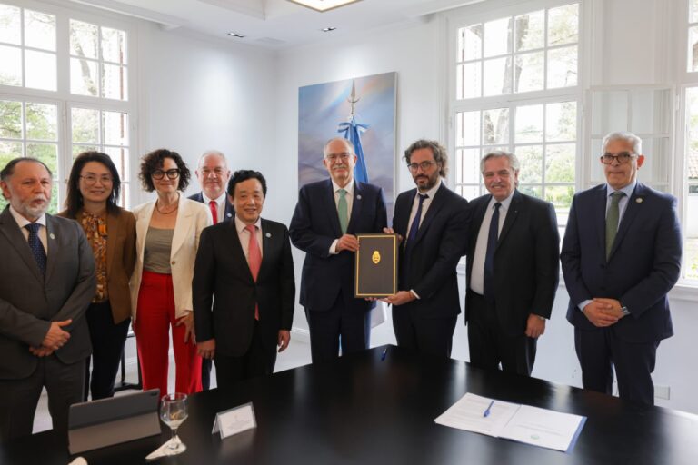 El Presidente recibió al director general de la FAO, Qu Dongyu, con quien analizó el alza del precio de los alimentos a nivel mundial