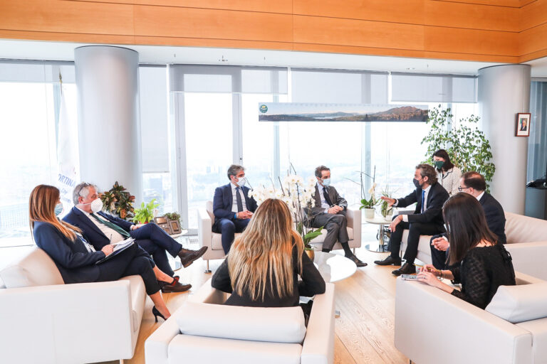 Cafiero se reunió en Milán con el Presidente de la Región Lombardía y anunció misiones comerciales para mujeres empresarias, el sector alimenticio y startups