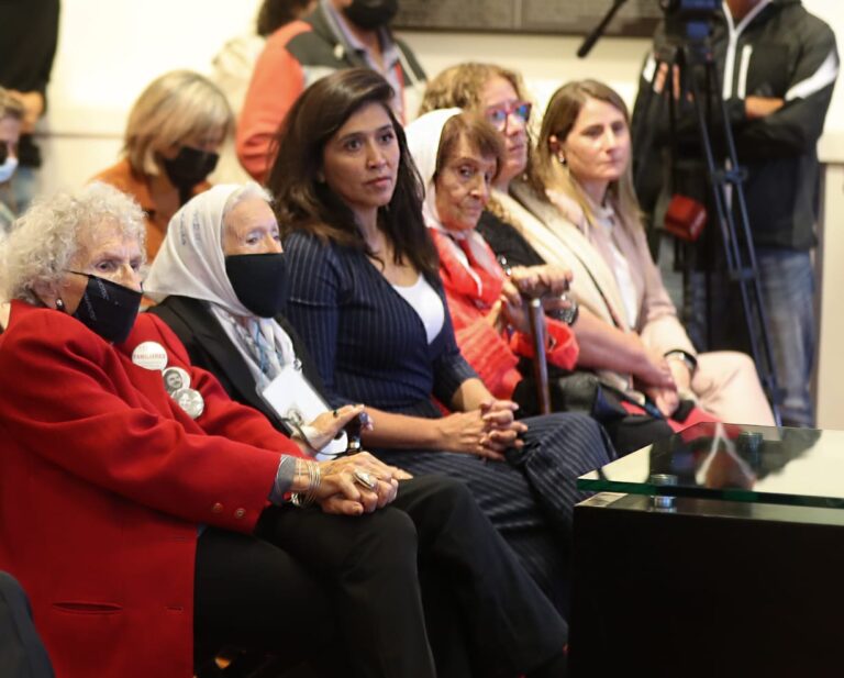 El Gobierno nacional anunció la digitalización de archivos de la dictadura