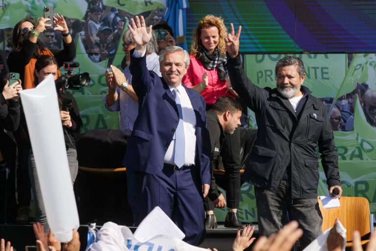 «Tenemos que trabajar todos para que en Argentina el ingreso se distribuya de un modo más equitativo», dijo el Presidente ante miles de trabajadores de la construcción