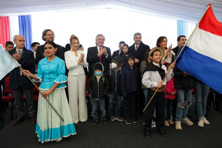 «En los tiempos que vivimos la unidad del continente y de у nuestros pueblos es central», indicó el Presidente en Paraguay