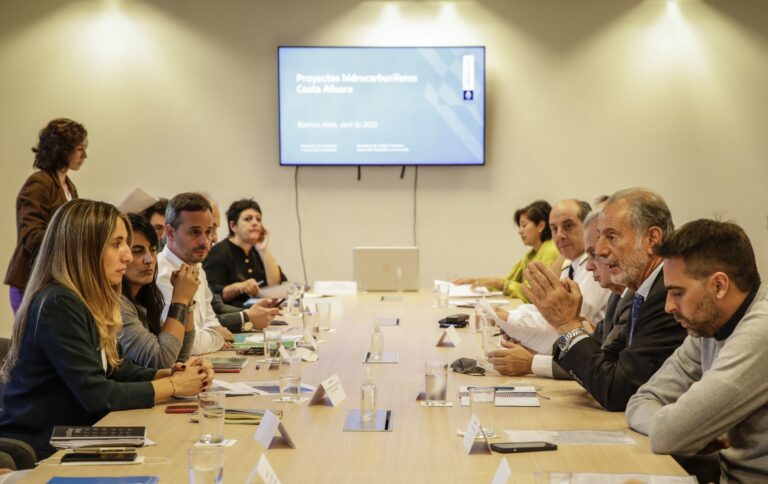 Se establecen los procedimientos para implementar de manera segura y activa las acciones de exploración hidrocarburífera en el Mar Argentino