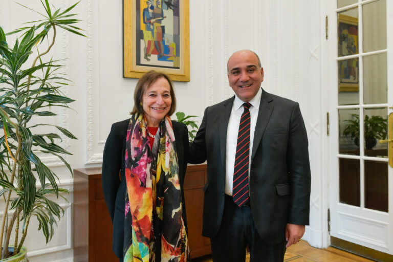 «Hay grandes oportunidades para inversiones en Argentina”, destacó la presidenta del Consejo de las Américas tras reunirse con Manzur en Casa de Gobierno