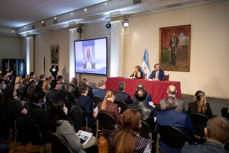 Cafiero presento a la candidata Argentina para integrar el tribunal internacional del derecho del mar.