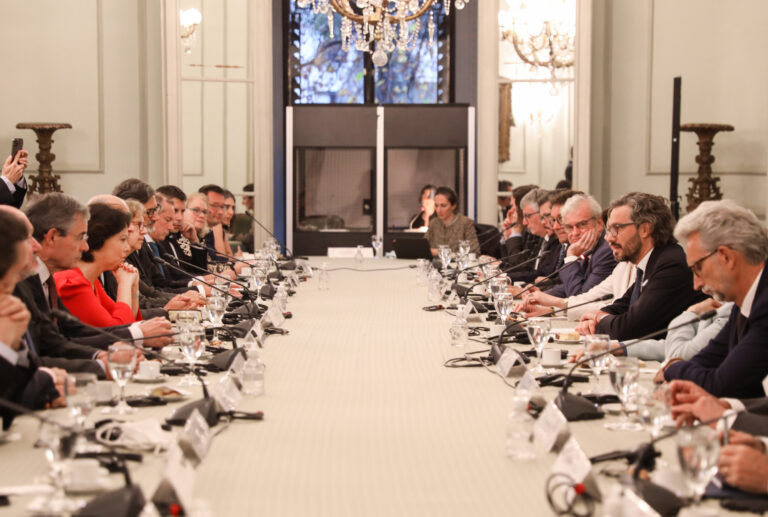 CAFIERO DESTACÓ LAS POTENCIALIDADES DE ARGENTINA Y LA REGIÓN ANTE LOS EMBAJADORES DE FRANCIA EN AMÉRICA