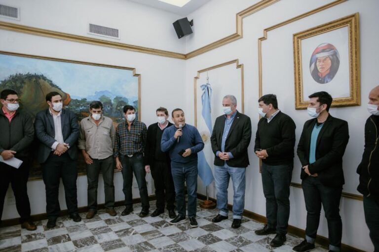 HERRERA AHUAD ENTREGÓ SUBSIDIOS A INSTITUCIONES DE DIVERSAS LOCALIDADES MISIONERAS