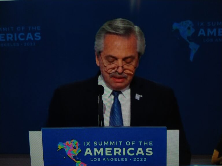 El Presidente instó por una América Latina sin exclusiones y reclamó la reestructuración de la OEA y el BID