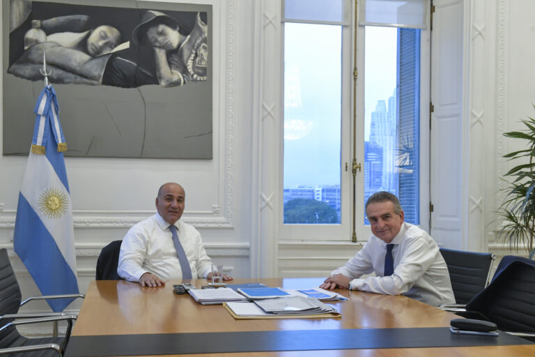 Juan Manzur: “Confiamos en que Agustín Rossi afianzará la profesionalización y el avance hacia una mayor transparencia de la Agencia de Inteligencia”