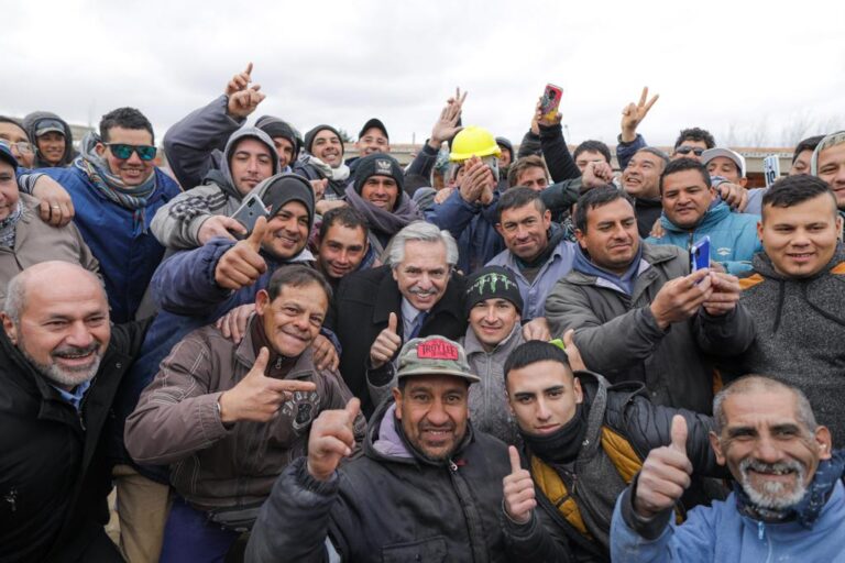 “Tenemos que estar orgullosos de que el Estado construya viviendas para los argentinos y argentinas que las necesitan”, afirmó el Presidente