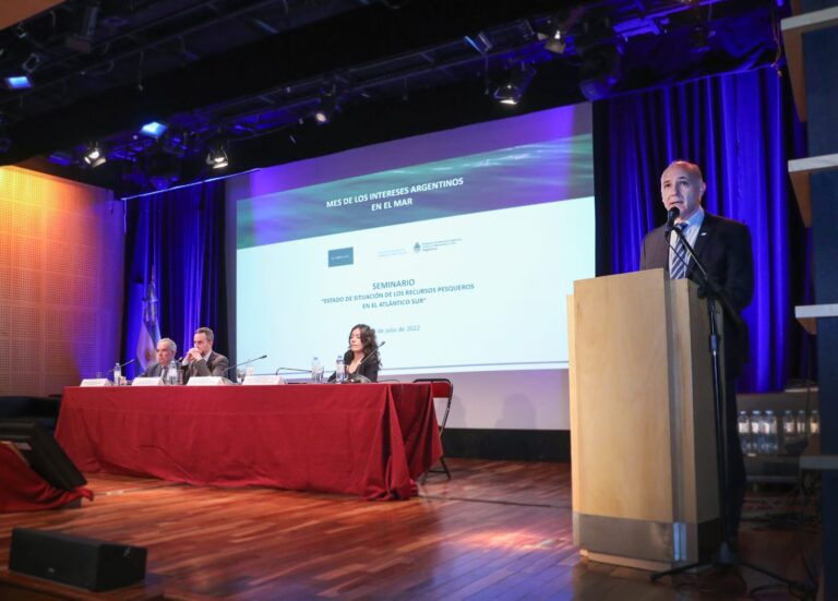 Con masiva concurrencia, tuvo lugar en la Cancillería el seminario “Estado de situación de los recursos pesqueros en el Atlántico Sur”