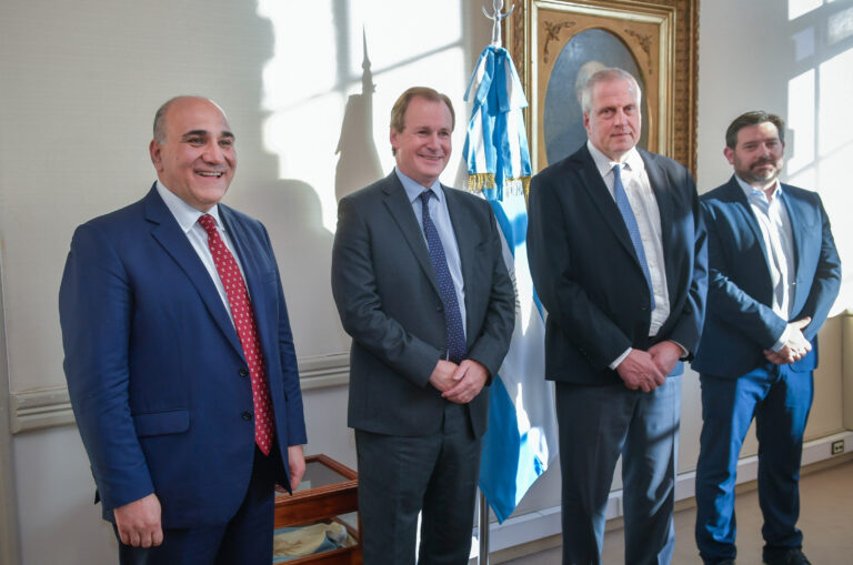 Manzur participó de la firma del convenio entre Perczyk y Bordet para que Entre Ríos se sume a las provincias que implementan una hora más de clase