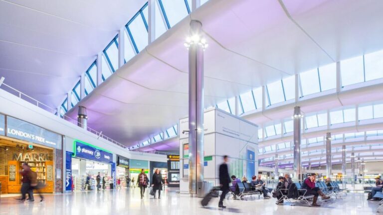 La recuperación del turismo en Reino Unido está en riesgo por puestos de trabajo vacantes