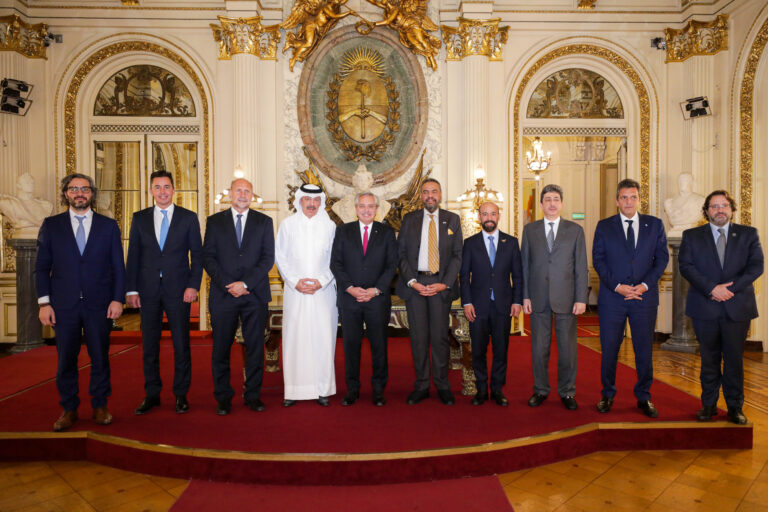 El Presidente encabezó la firma de la garantía para el financiamiento del acueducto Santa Fe – Córdoba