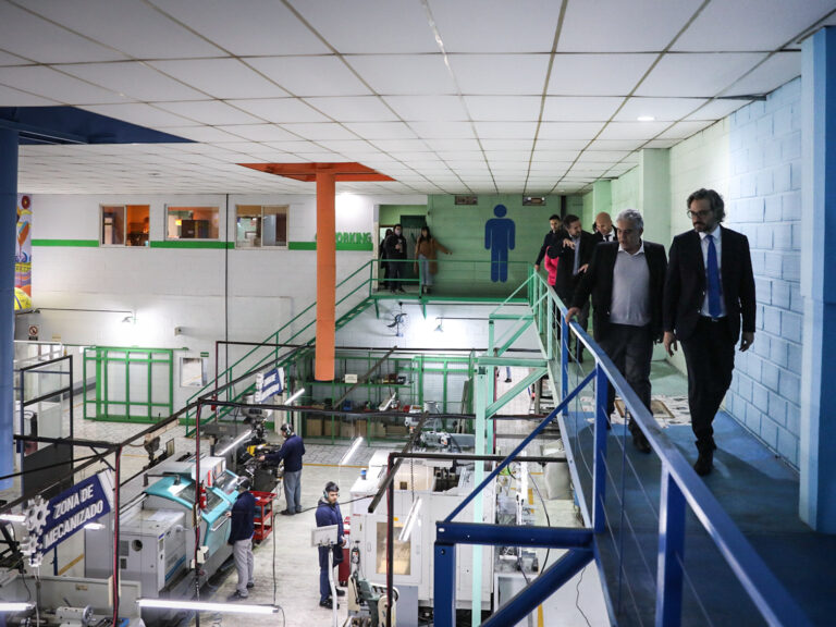 Cafiero: “El sector de insumos médicos impulsa las exportaciones de alto valor agregado que crecieron un 21,8 por ciento respecto a 2019”