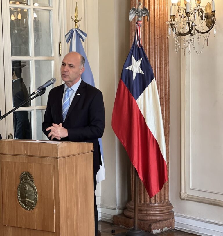 De visita oficial en Chile, el Secretario Carmona destacó la importancia del lanzamiento de la Comisión Binacional en materia antártica