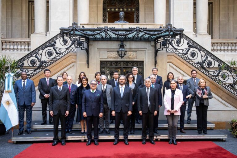 Cafiero encabezó encuentro con GRULAC para profundizar el diálogo en la región