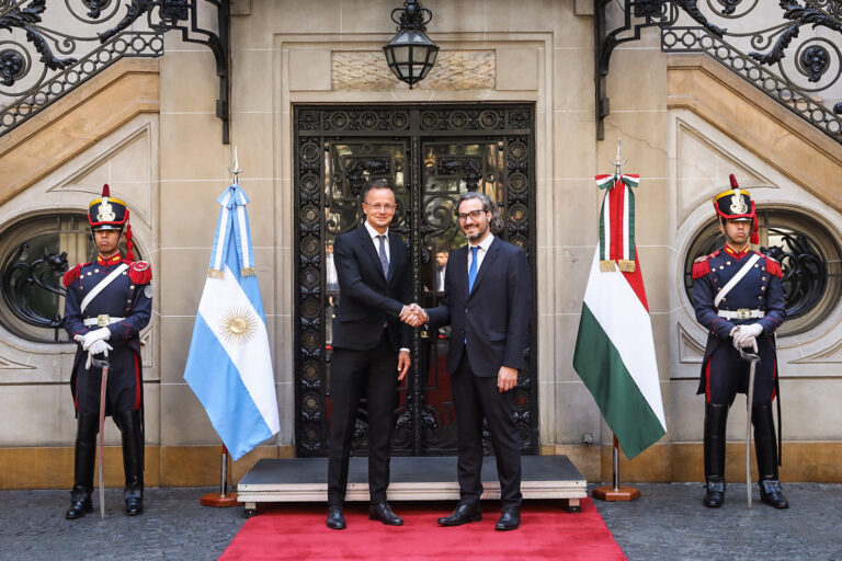 Cafiero recibió al Canciller de Hungría: Interés por la tecnología nuclear argentina y el desarrollo de proyectos conjuntos