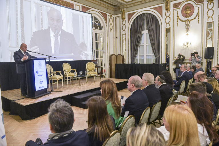 Juan Manzur llamó a la dirigencia a cuidar la democracia, la paz y el diálogo