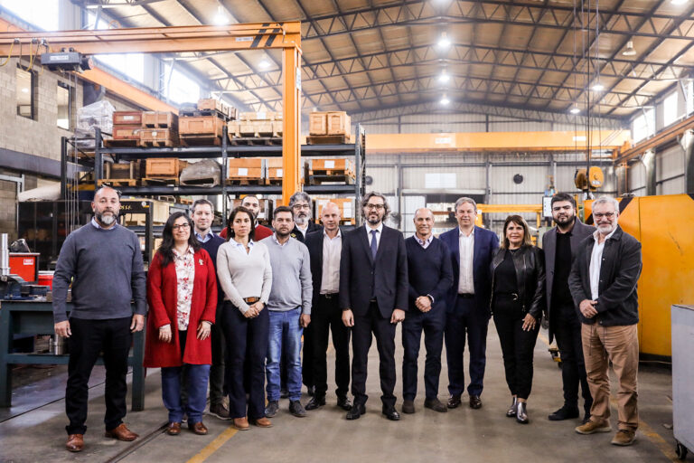 Cafiero en el Parque Industrial Burzaco: “Exportar significa generar empleo de calidad”