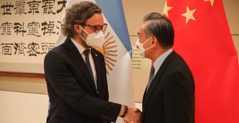 En la ONU, Cafiero se reunió con el canciller de China que le manifestó su “firme apoyo” para que la Argentina ingrese a los BRICS