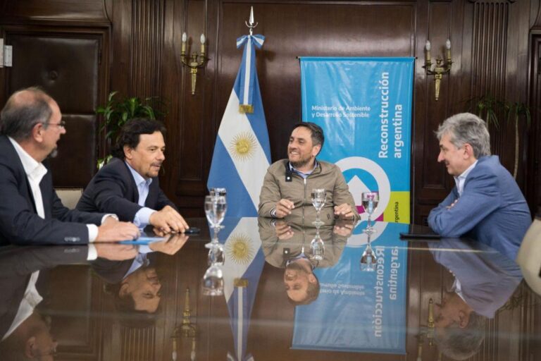 Cabandié y Sáenz firmaron un convenio para fortalecer la prevención y el combate de incendios forestales en Salta