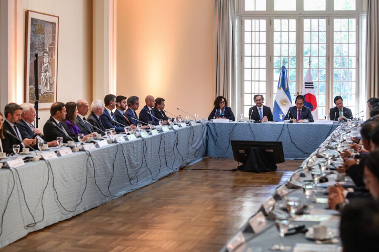 El canciller Cafiero se reunió con el Primer Ministro coreano y empresas del sector privado con eje en litio, energías renovables y alimentos