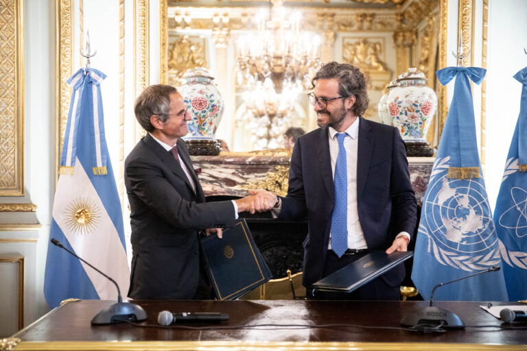 Argentina y OIEA firmaron dos importantes acuerdos de cooperación