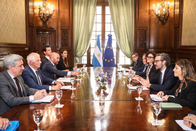 Cafiero y Borrell dialogaron sobre el desarrollo de cadenas de suministros justas y seguras entre Argentina y la Unión Europea
