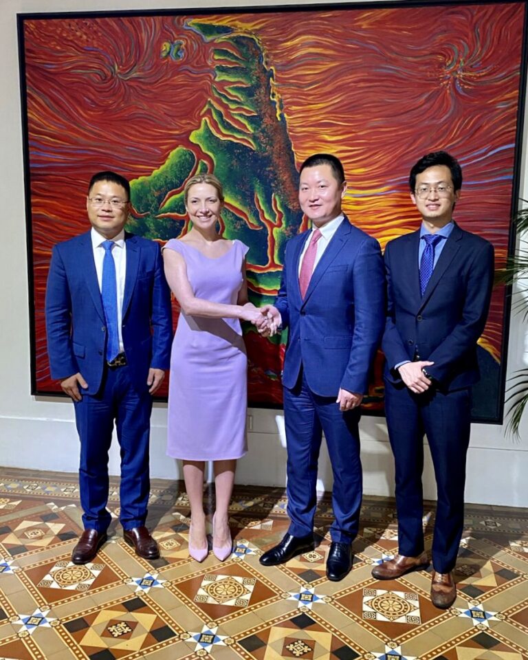 Reunión junto a directivos de Huawei para fomentar la educación en ciencias, tecnología y comunicaciones en Argentina | Noviembre 2022