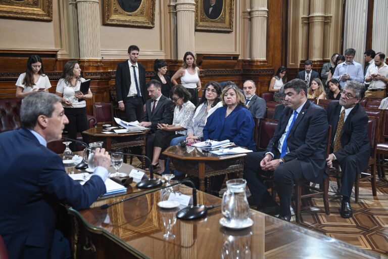 Beneficios para el sector de taxis, personal de la salud y entidades civiles sin fines de lucro