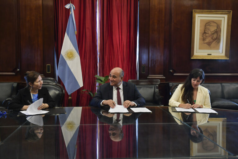 Manzur y Batakis firmaron un convenio que permitirá avanzar con la digitalización y agilizar procesos en el Banco Nación