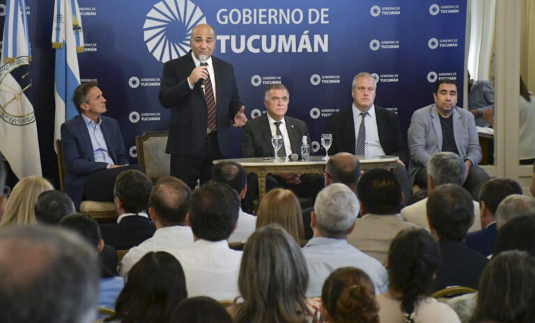 <strong>Manzur anunció inversiones por $18.000 millones para Tucumán: “A la Argentina hay que ponerla de pie desde el interior hacia la capital</strong>