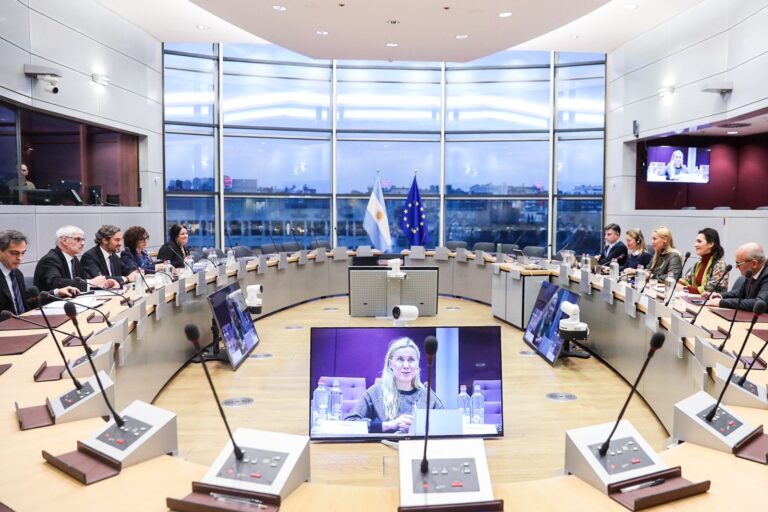 Cafiero en Bruselas destacó el rol del hidrógeno verde argentino para la autonomía estratégica de la Unión Europea