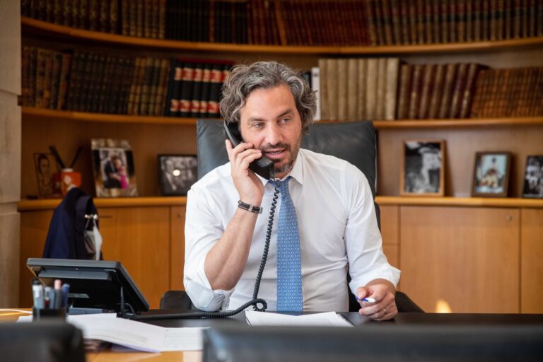 <strong>CAFIERO DIALOGÓ CON EL NUEVO CANCILLER DE CHINA Y REMARCÓ LA IMPORTANCIA DE EQUILIBRAR EL COMERCIO BILATERAL</strong>