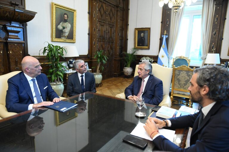 El presidente Alberto Fernández recibió al canciller de Grecia con una agenda centrada en el intercambio comercial y el vínculo cultural
