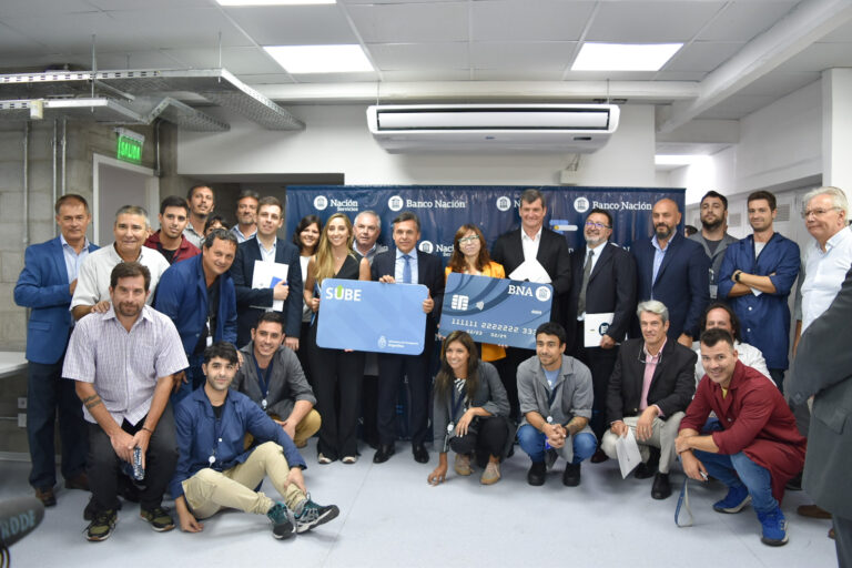 Batakis y Giuliano inauguraron obras de ampliación en una planta que producirá un millón de tarjetas de débito, crédito y SUBE por mes