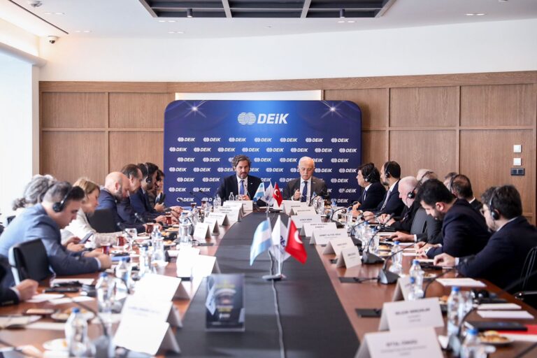 Cafiero en Türkiye: Inversiones en satélites, medicina nuclear y minería