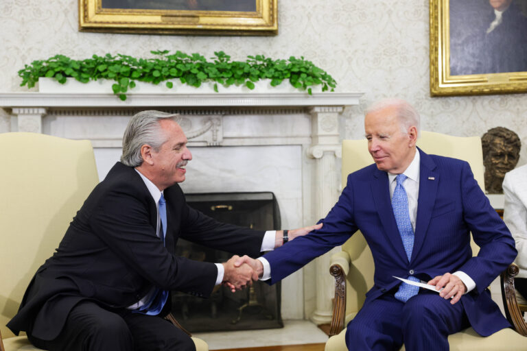 Fernandez y Biden coincidieron en que «la democracia y los derechos humanos son objetivos centrales para el desarrollo»