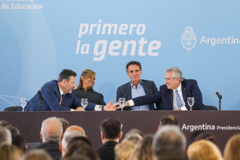 El presidente inauguró el primer edificio del nuevo campus de la universidad nacional del Oeste