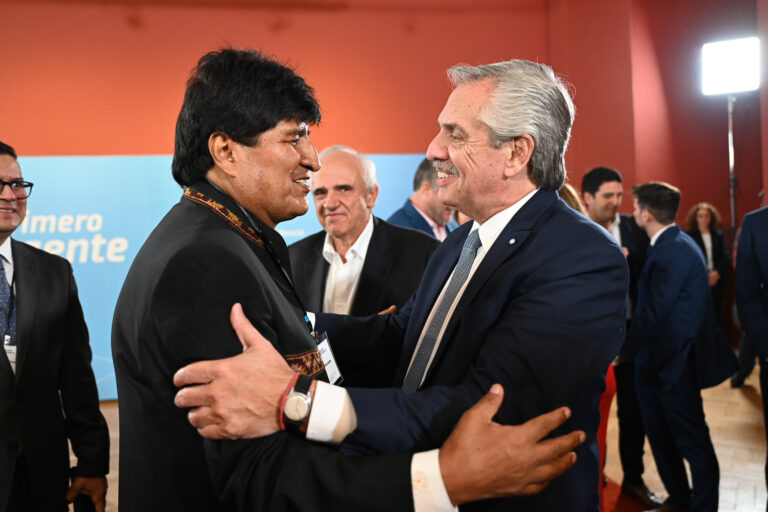 El presidente a las y los miembros del grupo puebla que participarán del III Foro Mundial de Derechos Humanos
