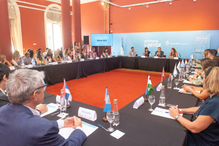 <strong>Agustín Rossi: “Estamos profundizando el camino de cuidar a las personas, que es uno de los objetivos centrales de este gobierno”</strong>