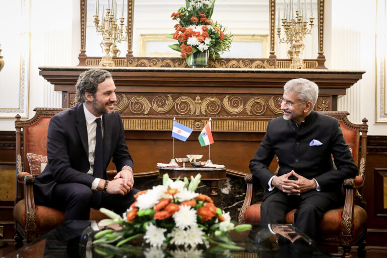 Cafiero junto al canciller de la India impulsaron acuerdos energéticos y de tecnología satelital