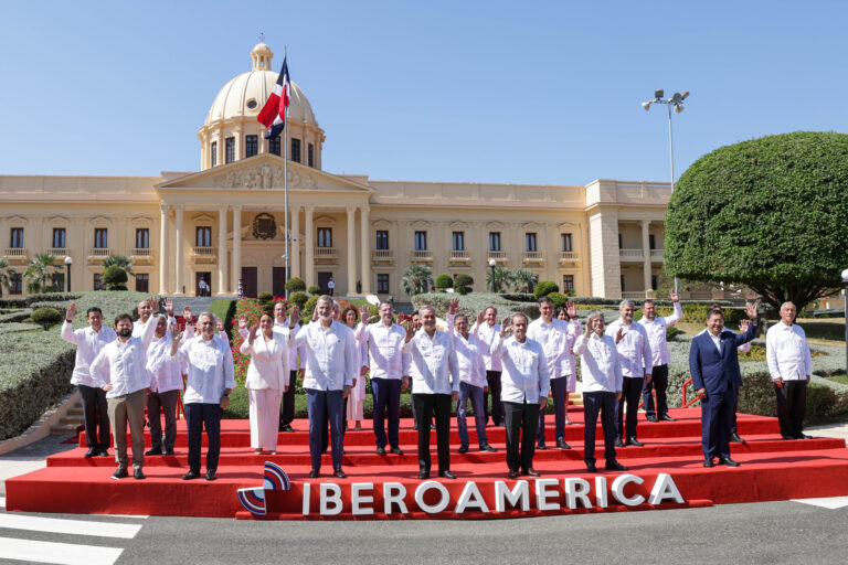Los Estados participantes en la XXVIII Cumbre Iberoamericana realizada en Santo Domingo, República Dominicana, aprobaron un comunicado especial referente a la Cuestión Malvinas