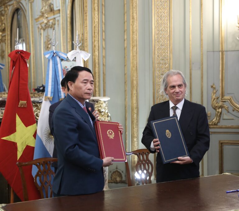 El presidente de la Asamblea Nacional de Vietnam fue recibido en el Palacio San Martín por el vicecanciller Pablo Tettamanti
