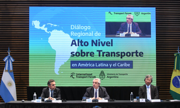 El presidente encabezó el cierre del segundo diálogo regional sobre el transporte