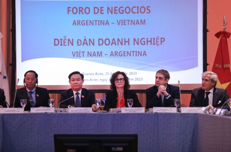 Foro Empresarial con Vietnam y negociaciones para aumentar exportaciones encabezadas por la Secretaria de Relaciones Económicas Internacionales, Cecilia Todesca Bocco, y el Secretario de Agricultura, Ganadería y Pesca de la Nación, Sr. Juan José Bahillo
